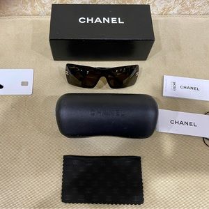 Vintage Chanel 5067 brown Sunglasses from the early to mid 2000s